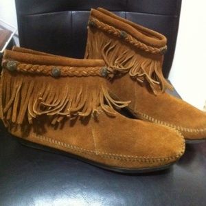 Minnetonka Hightop BackZip Boot